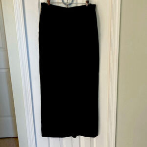 Jones New York black sheath skirt, 4 pockets, size 10